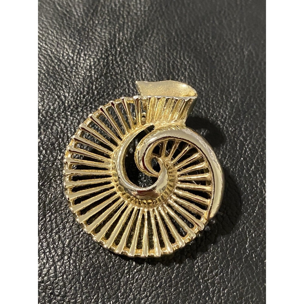 1970 Gerry's Swirled SeaShell Brooch Spiral Gold Tone Vintage Beach Ocean Lover